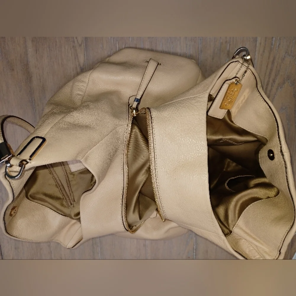 Coach Pebbled Tan Leather Madison Phoebe 3 Compartment Bag Like New Cond… - Picture 14 of 16